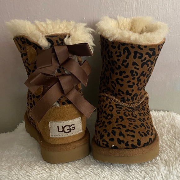 UGG Toddler Girls Bailey Leopard Boots. Gently used. Very clean size 6 - Picture 1 of 16